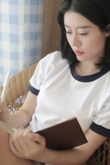 《年轻女教师》在线播放
